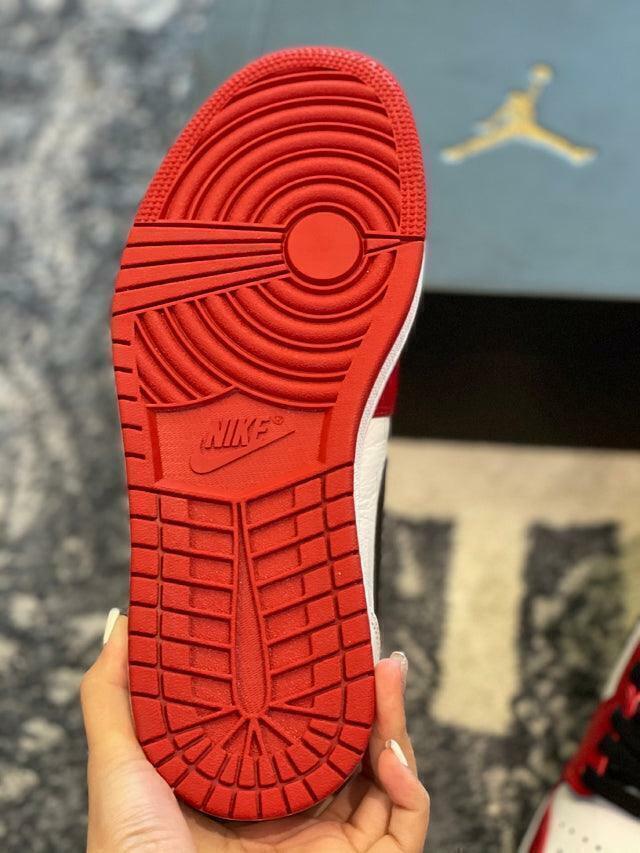 TENIS NIKE AIR JORDAN 1 MID "CHICAGO"