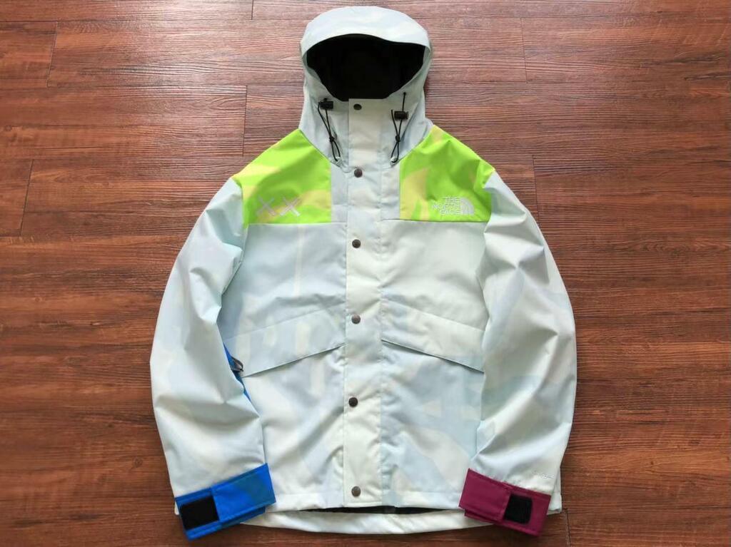 Jaqueta The North Face x KAWS Corta-Vento