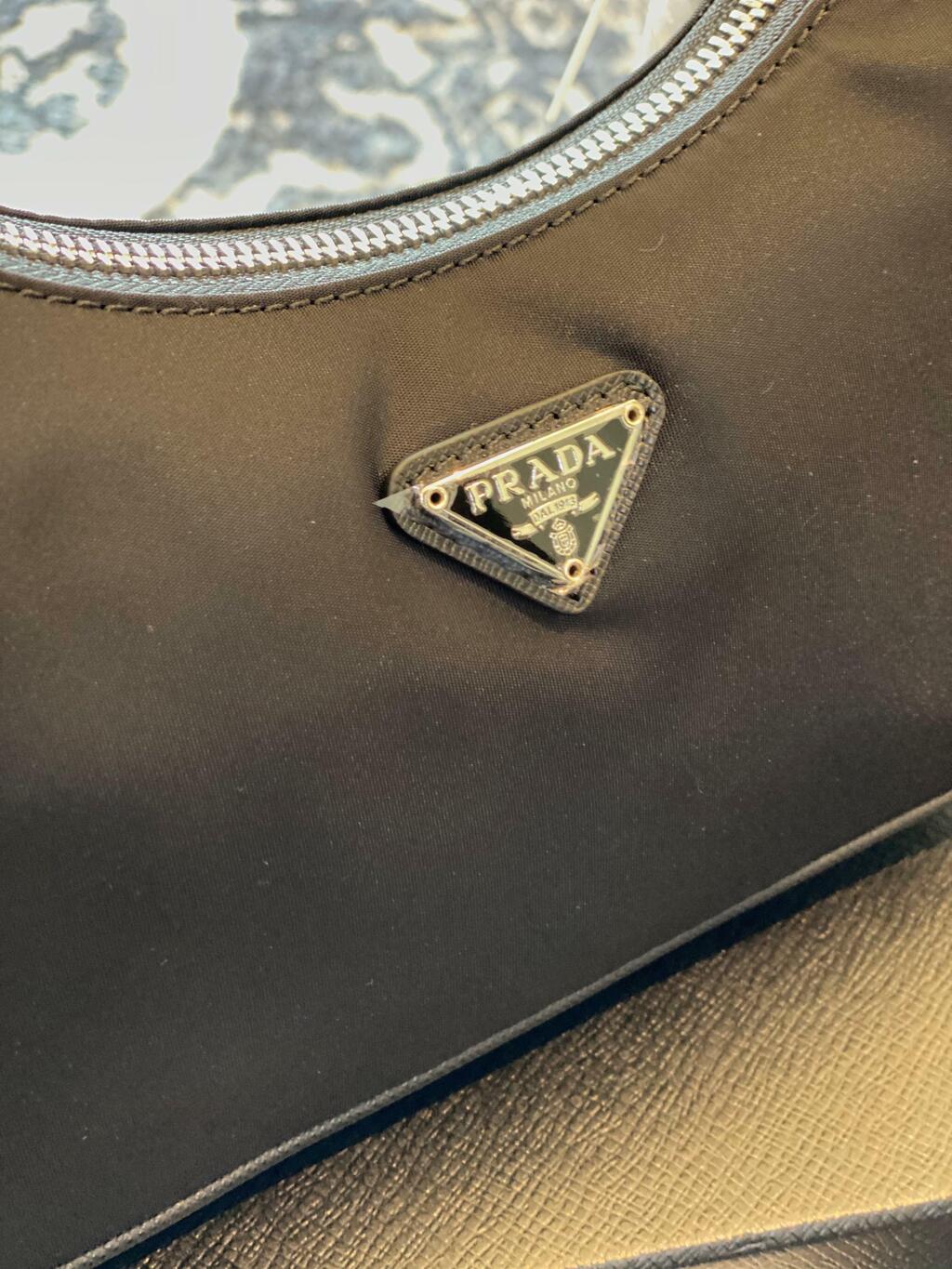 Bolsa em Re-Nylon Prada Re-Edition 2005