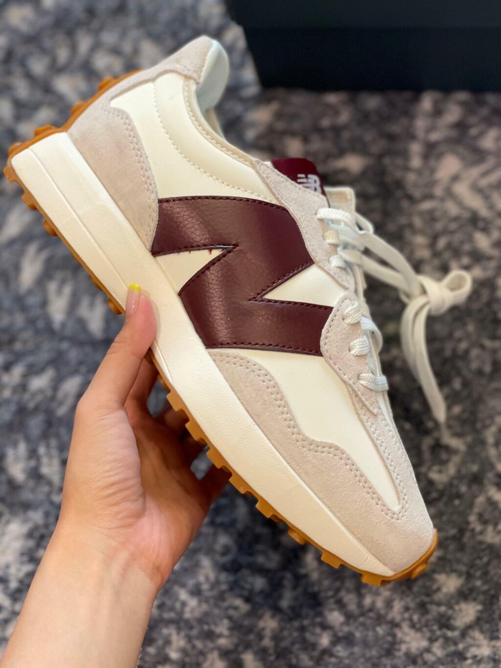 Tênis New Balance Wmns 327 'White Dark Red'