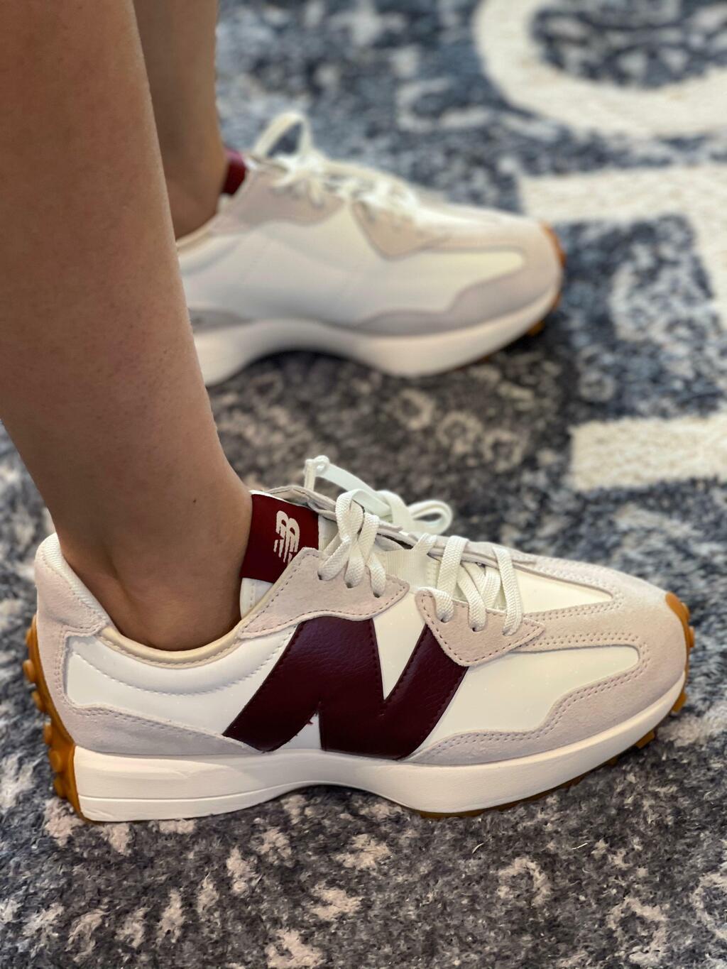 Tênis New Balance Wmns 327 'White Dark Red'