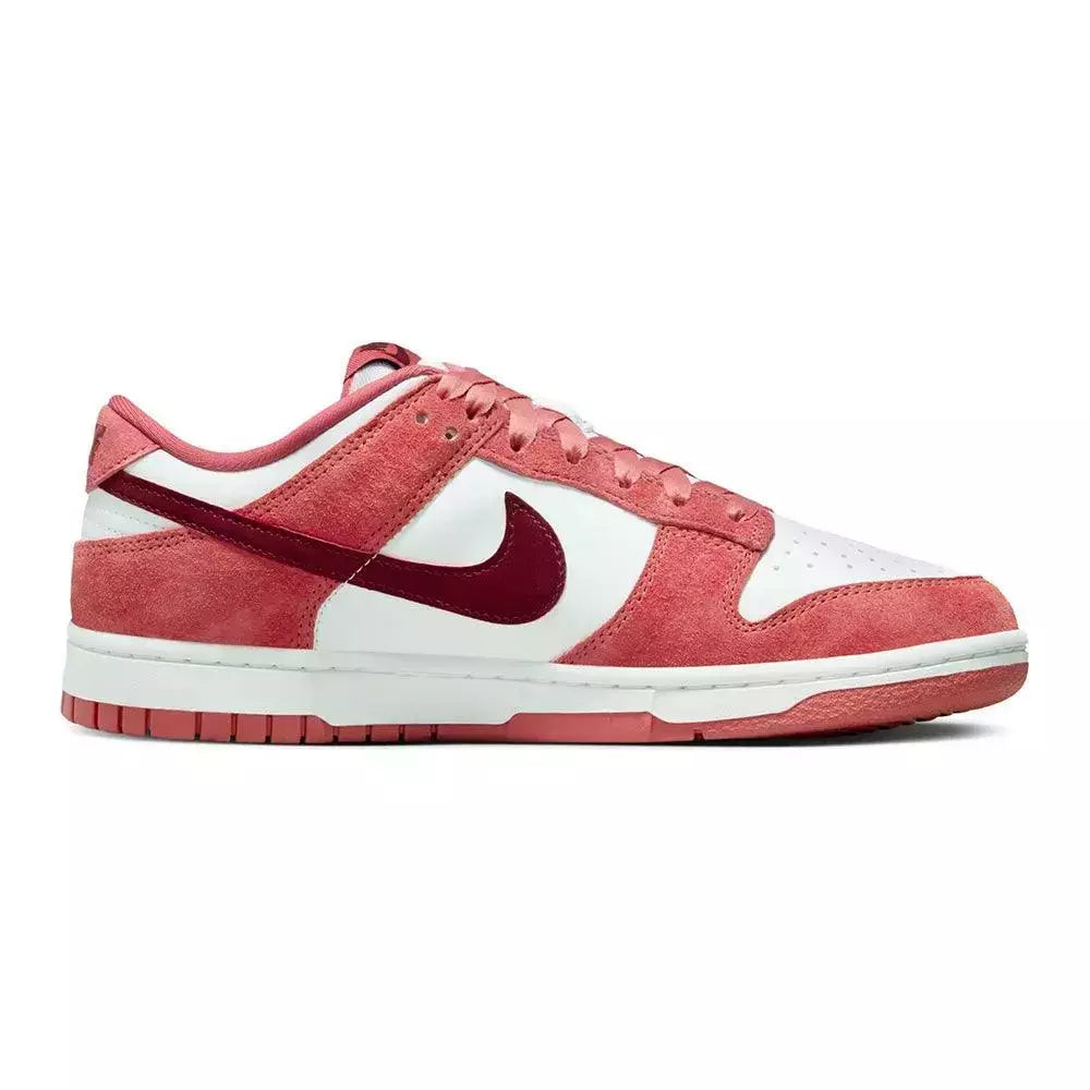 Nike Dunk Low "Valentine's Day (2024)"