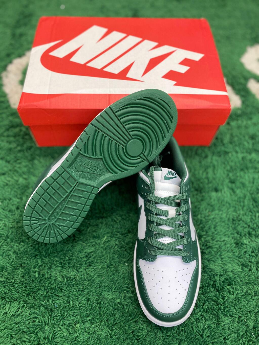 Nike Dunk Low "Michigan State"