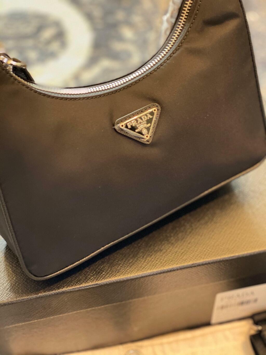 Bolsa em Re-Nylon Prada Re-Edition 2005