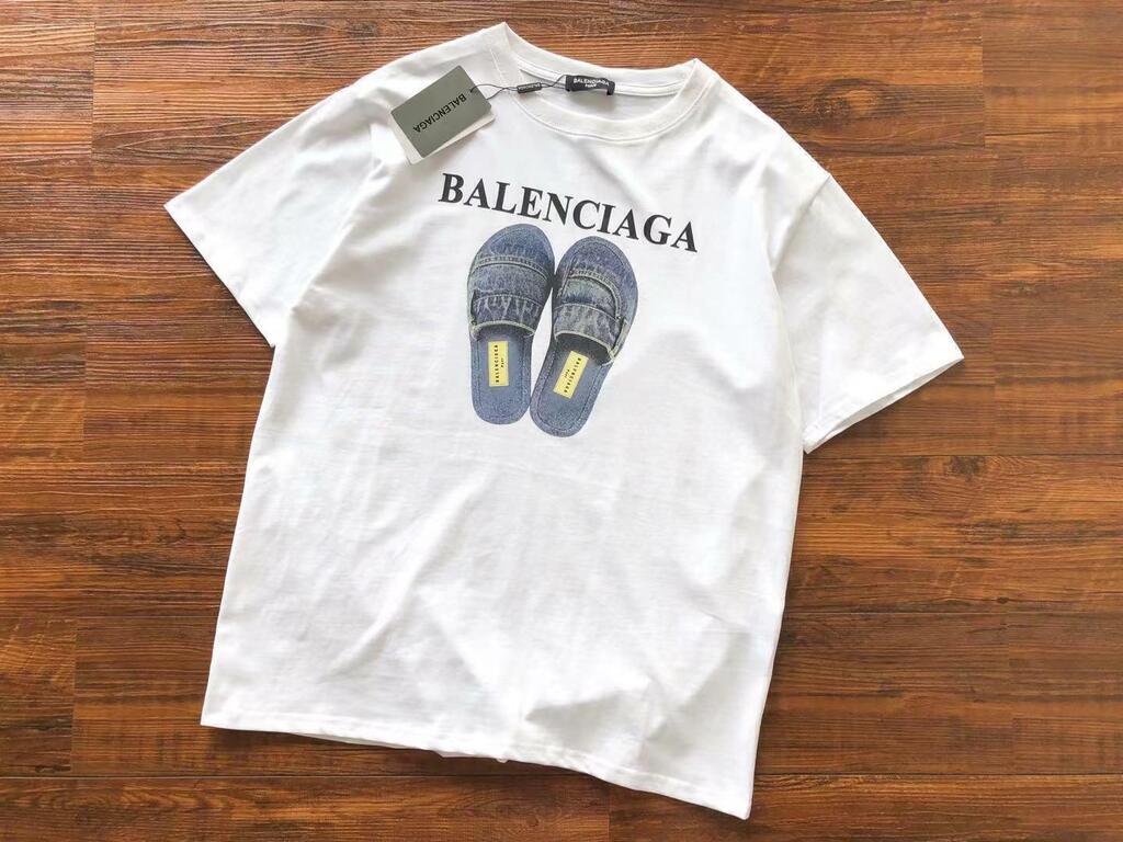 Camiseta Balenciaga Paris