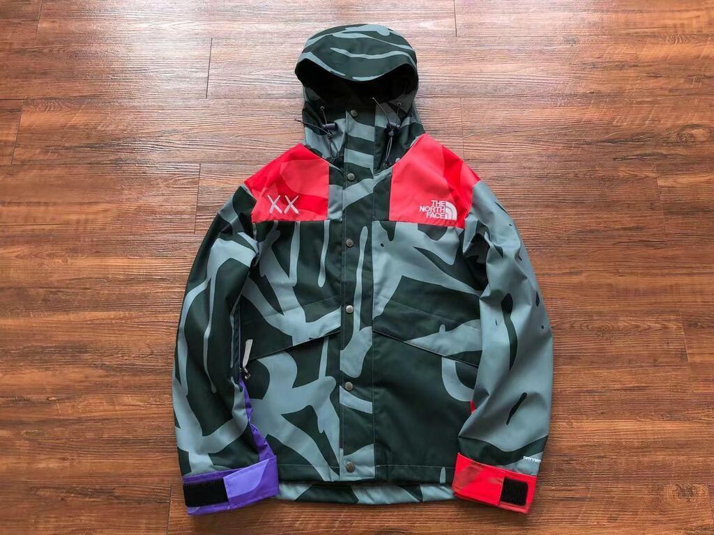 Jaqueta The North Face x KAWS Corta-Vento
