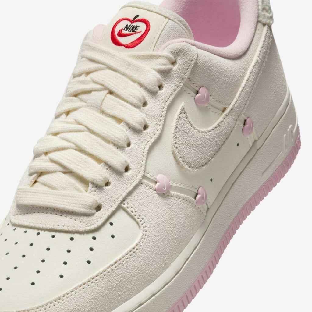 Nike Air Force 1 '07 LX Feminino