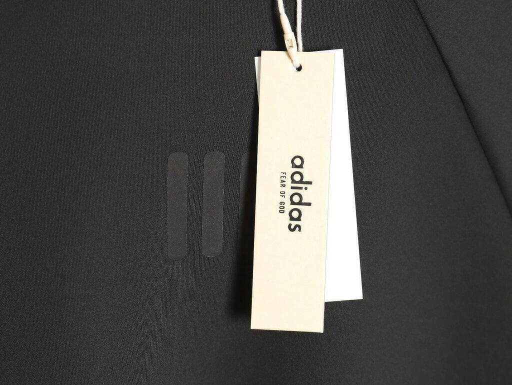 Camiseta Fear Of God Essentials x Adidas