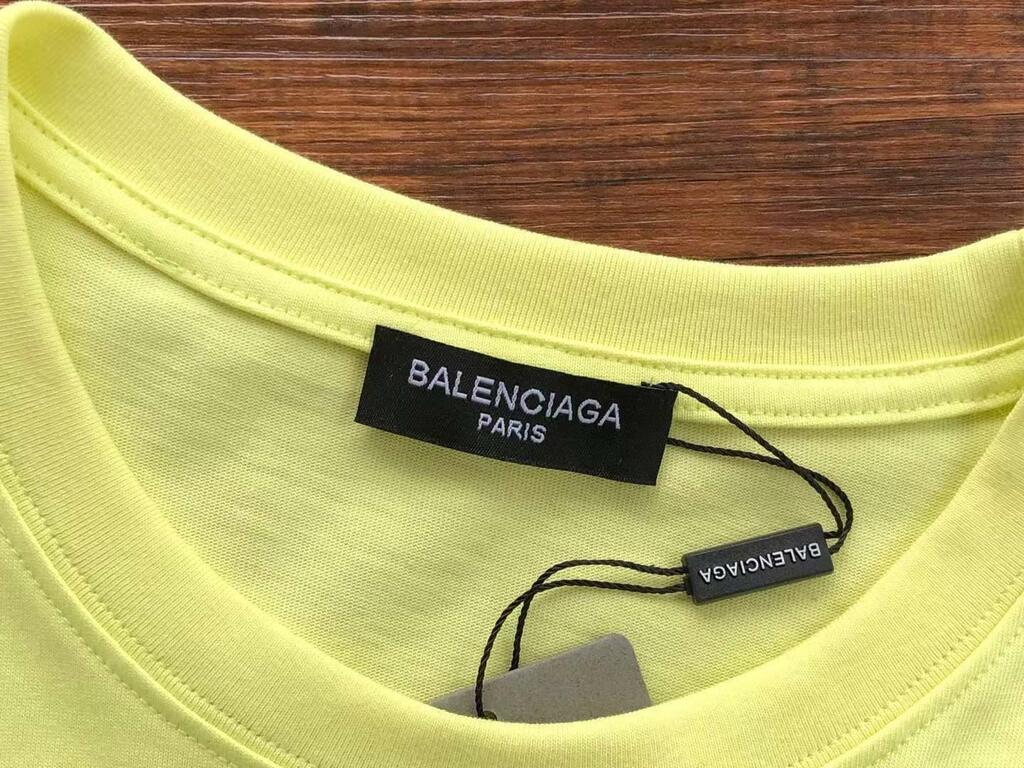 Camiseta Balenciaga Paris