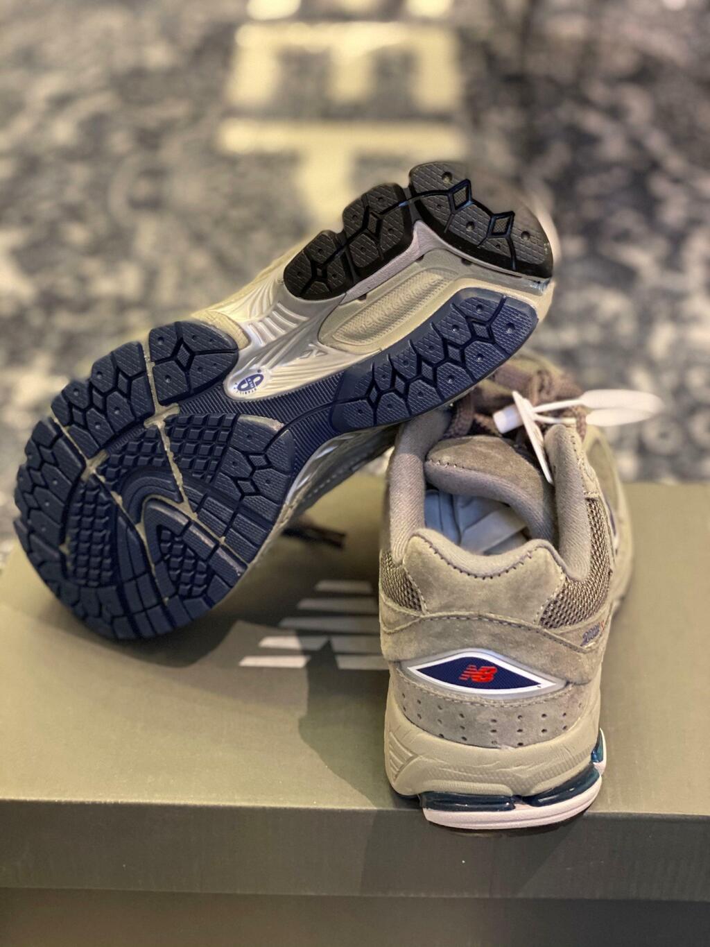 Tênis New Balance 2002R OG Light Grey