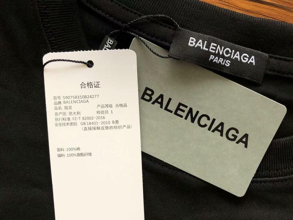 Camiseta Balenciaga Paris