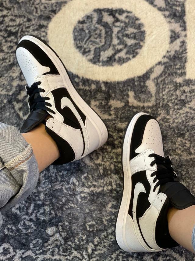 TENIS NIKE AIR JORDA 1 MID "WHITE BLACK"