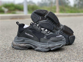 Tênis Balenciaga Triple S