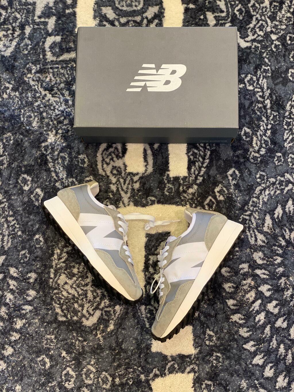 Tênis New Balance 327 - Grey White