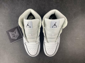 Tênis Nike Air Jordan 1 MID SE "Iridescent reflective trim"