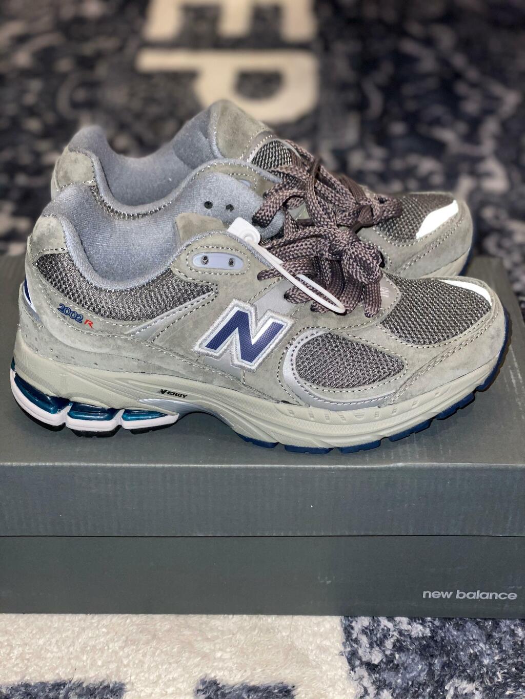 Tênis New Balance 2002R OG Light Grey