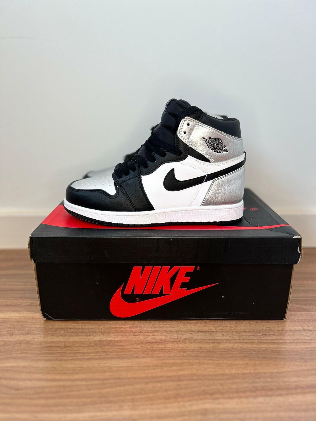 Nike Air Jordan 1 High "Silver Toe" (PRONTA ENTREGA)