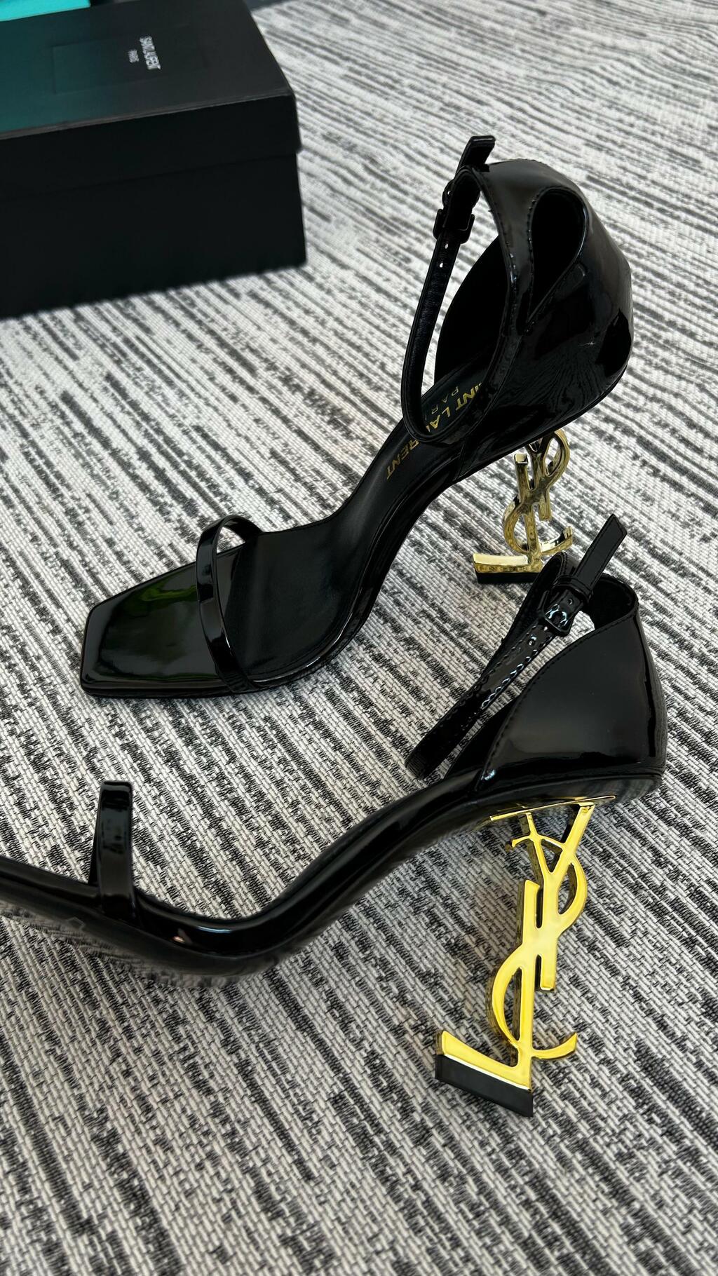 Sandália Saint Laurent Opyum