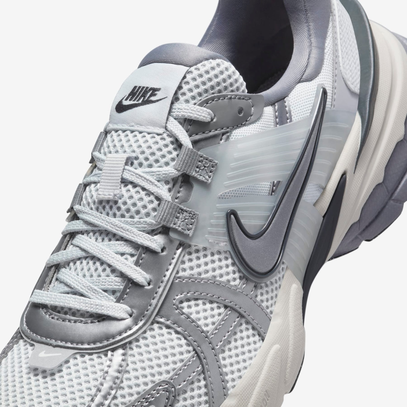 Tênis Nike VK2 Run Pure Platinum Wolf Grey