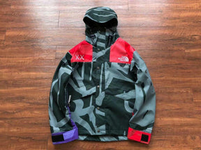 Jaqueta The North Face x KAWS Corta-Vento