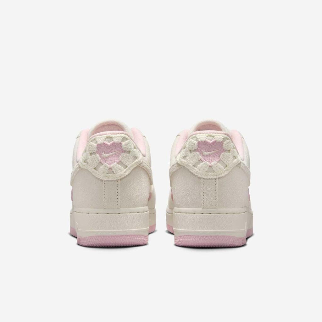 Nike Air Force 1 '07 LX Feminino